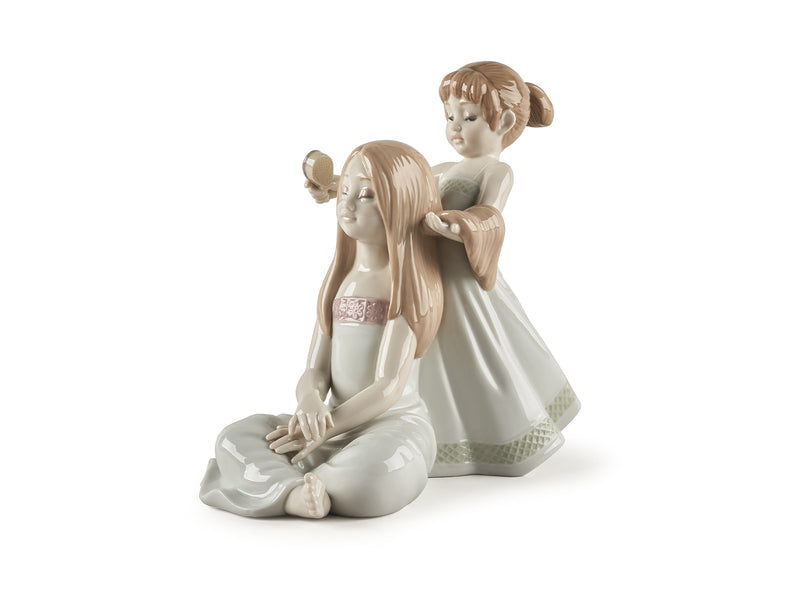 Lladró Combing Your Hair Porcelain Figurine